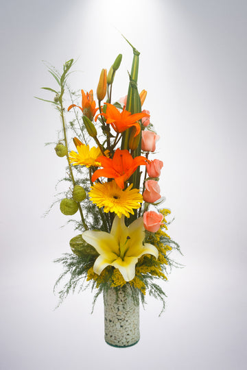 Primavera lilis gerberas y rosas