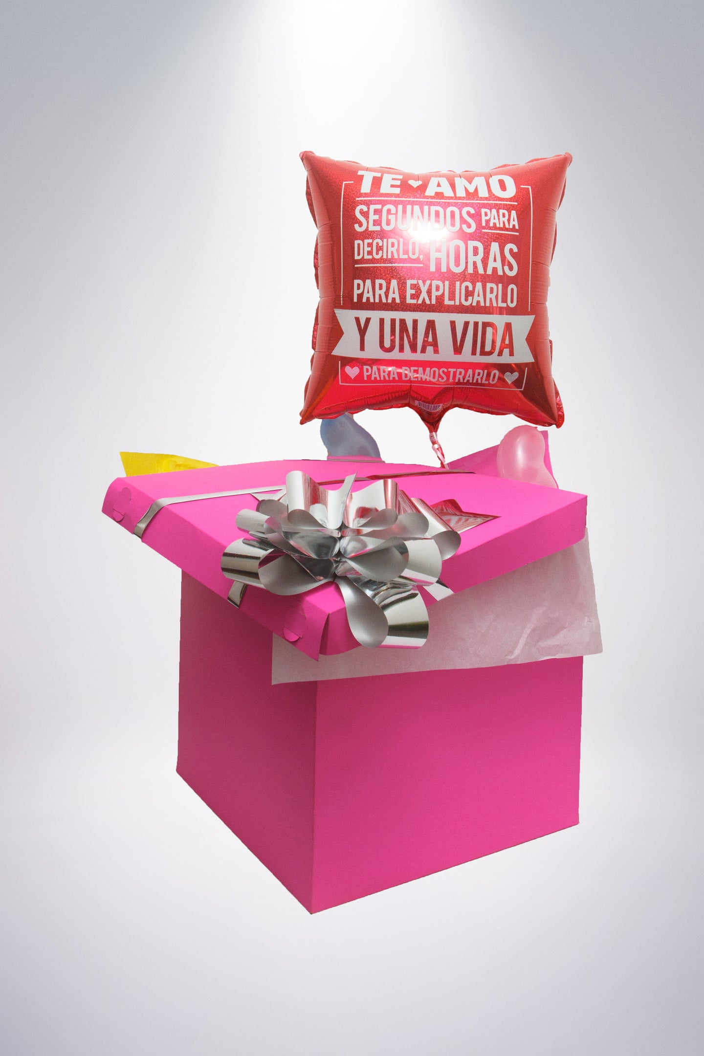 Caja sorpresa se abre y sale un globo con dedicación