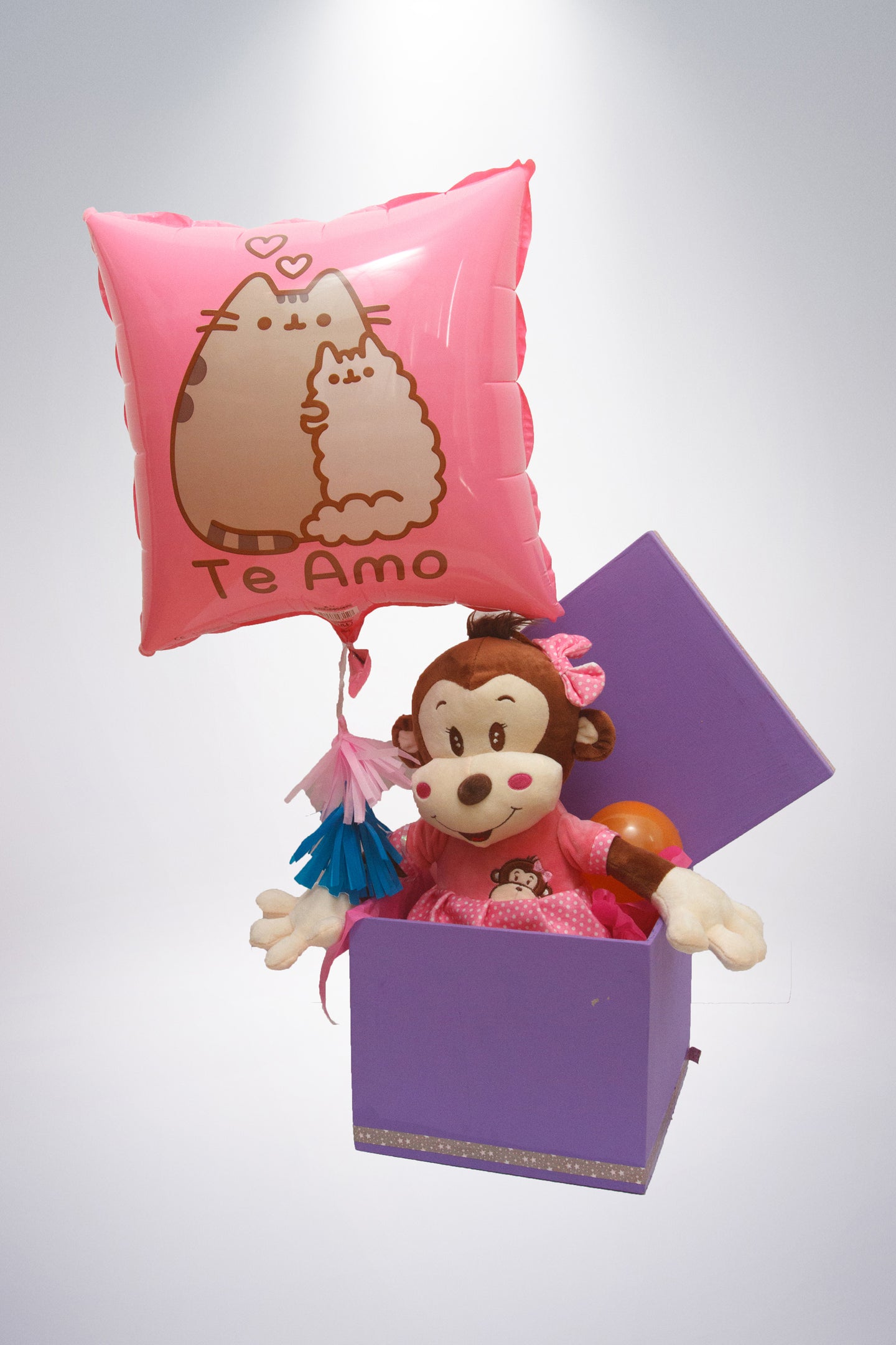 Peluchín caja con globo y peluche