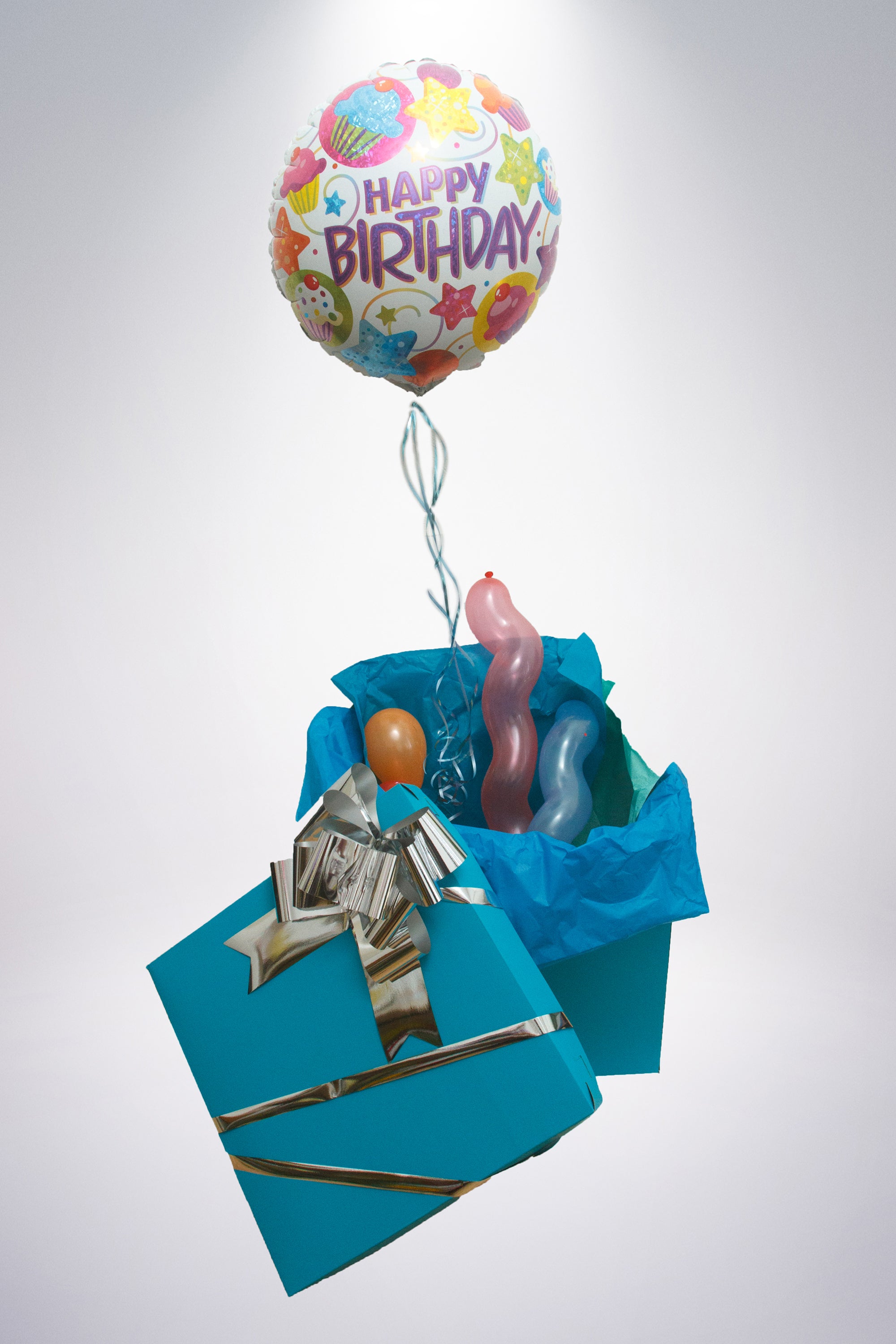 Caja sorpresa con globo Feliz cumpleaños