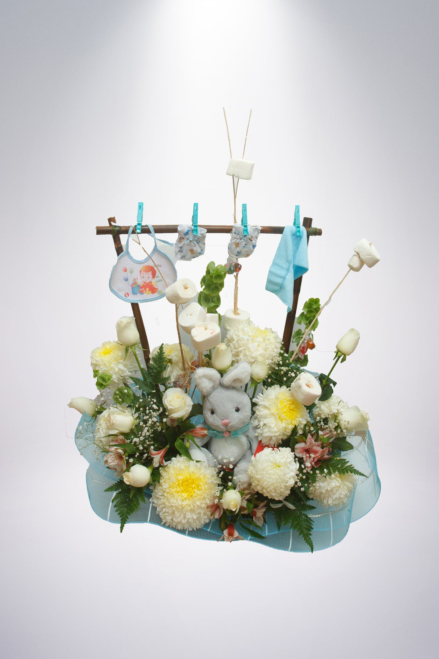 Arreglo tierno para niño o niña con su primera ropita peluche dulces y bombones