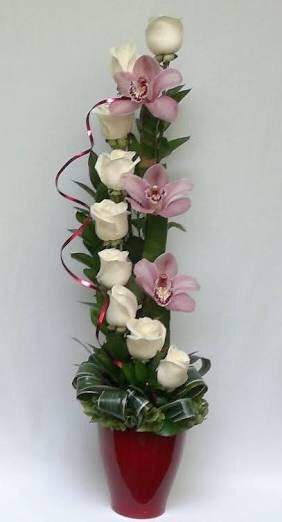 Luna arreglo rosas y orquídeas